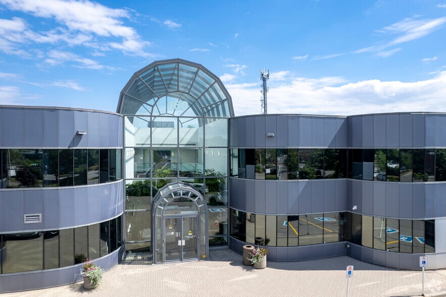 160 Traders Blvd E, Mississauga, ON for lease - Building Photo - Image 3 of 6