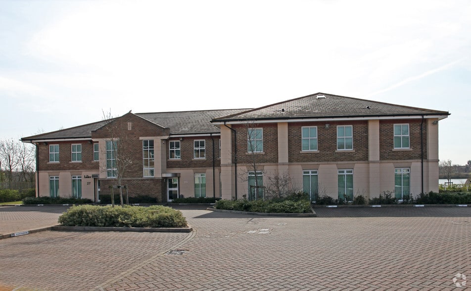 27-33 Shirwell Cres, Milton Keynes for lease - Building Photo - Image 2 of 8