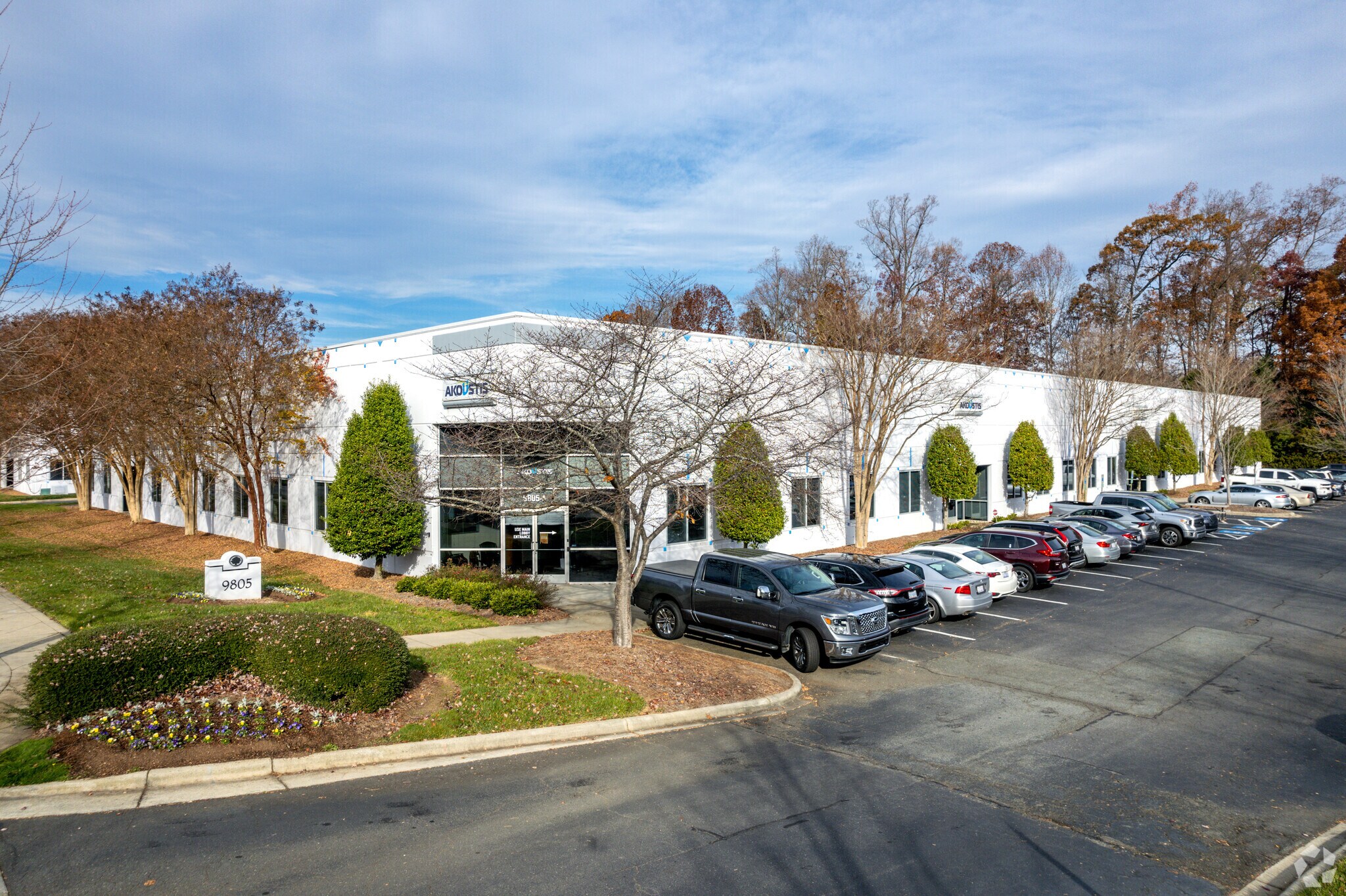 9805 Northcross Center Ct, Huntersville, NC à louer Photo principale- Image 1 de 6