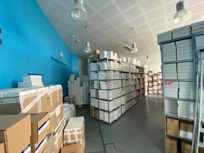 Flex dans Montreuil à louer - Photo du bâtiment - Image 1 de 7