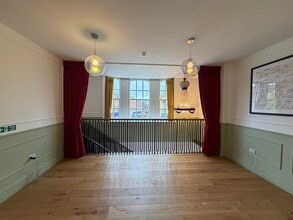 55 Green Ln, Northwood for lease Interior Photo- Image 1 of 11