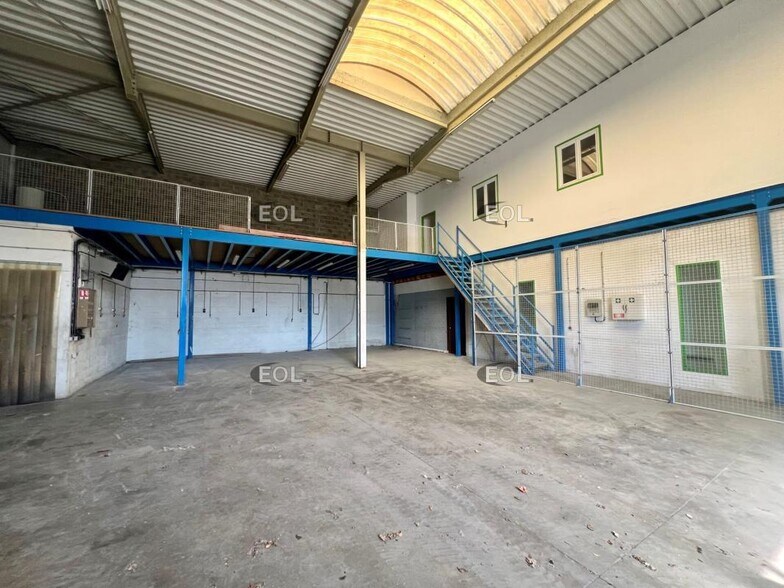 Flex in Claye-Souilly for lease - Interior Photo - Image 2 of 7
