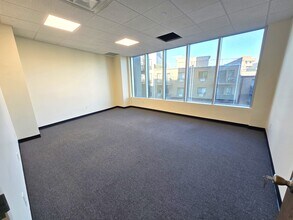 31-19 Newtown Ave, Astoria, NY for lease Interior Photo- Image 1 of 9