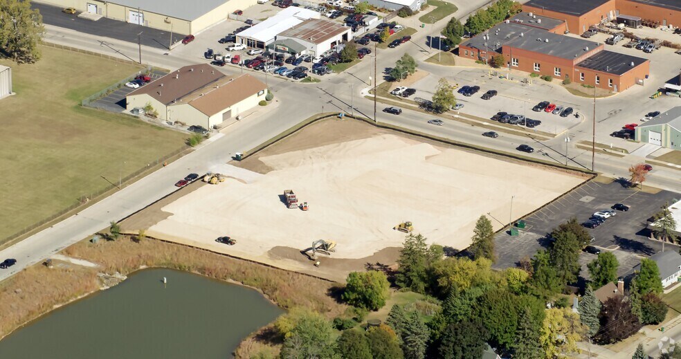 215 N Adams St, Green Bay, WI à louer - Photo du bâtiment - Image 1 de 23