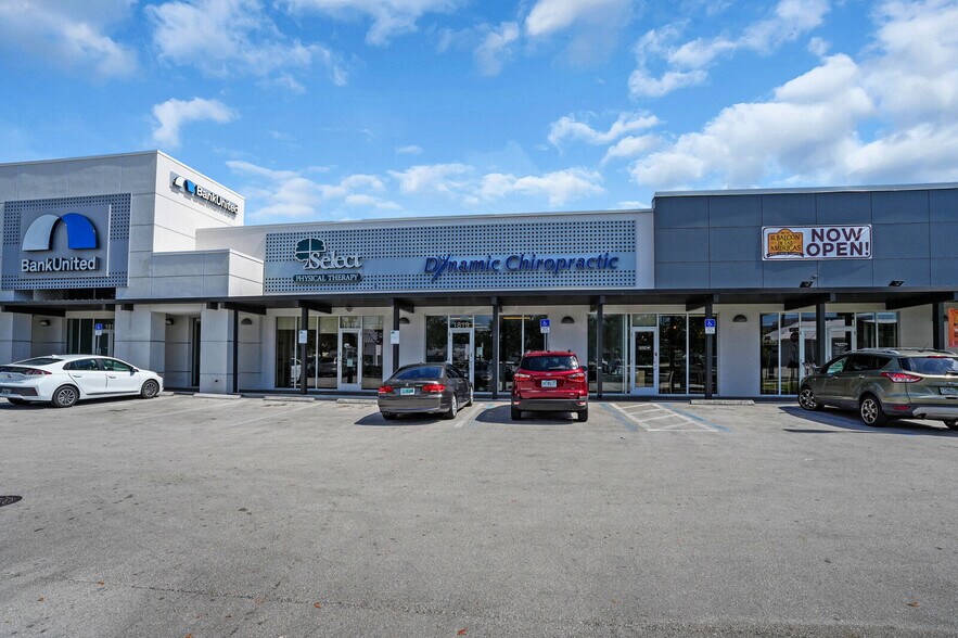 1815-1823 E Commercial Blvd, Fort Lauderdale, FL à vendre - Photo du bâtiment - Image 2 de 32