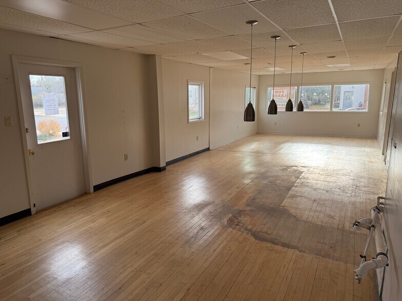 118 Spring St, Somerset, WI à louer - Photo du bâtiment - Image 3 de 5