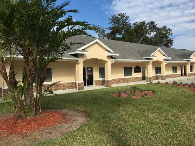 403-417 Lithia Pinecrest Rd, Brandon, FL for lease - Building Photo - Image 2 of 6