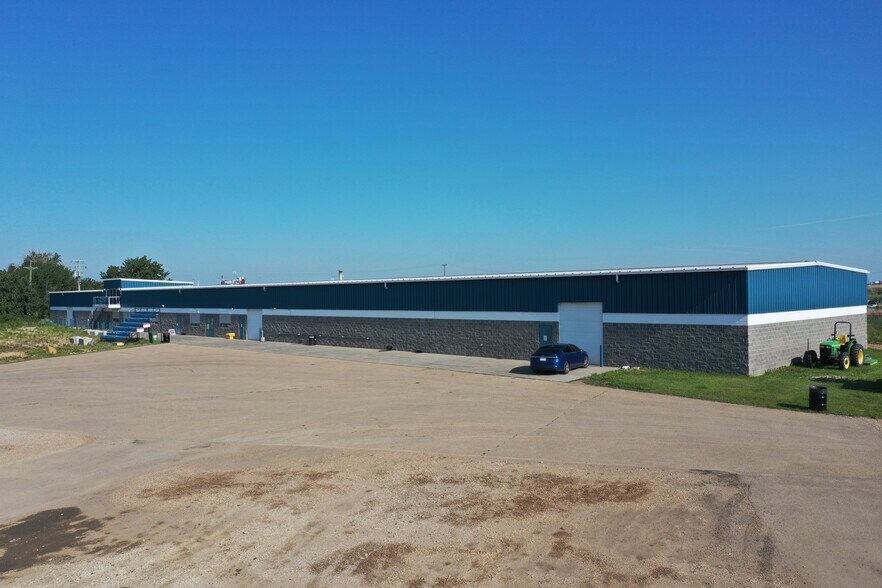 55112 Highway 825, Sturgeon County, AB à louer - Photo du bâtiment - Image 2 de 10