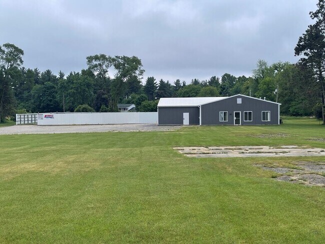 Plus de détails pour 39617 W Red Arrow Hwy, Paw Paw, MI - Industriel à louer