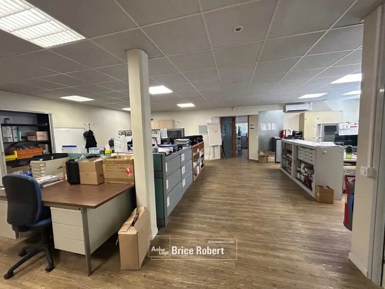 Local d'activités dans Chassieu à vendre - Photo intérieure - Image 2 de 9