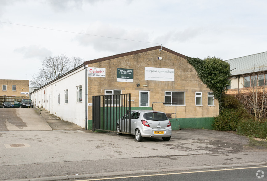 8 Wilkinson Rd, Cirencester for lease - Primary Photo - Image 1 of 2