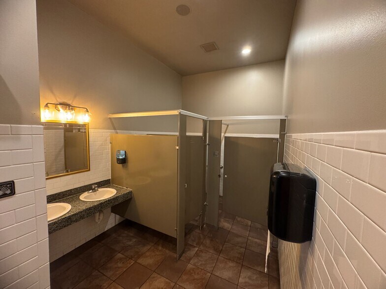 7434 Village Center Dr, O'Fallon, MO à vendre - Photo du bâtiment - Image 3 de 29