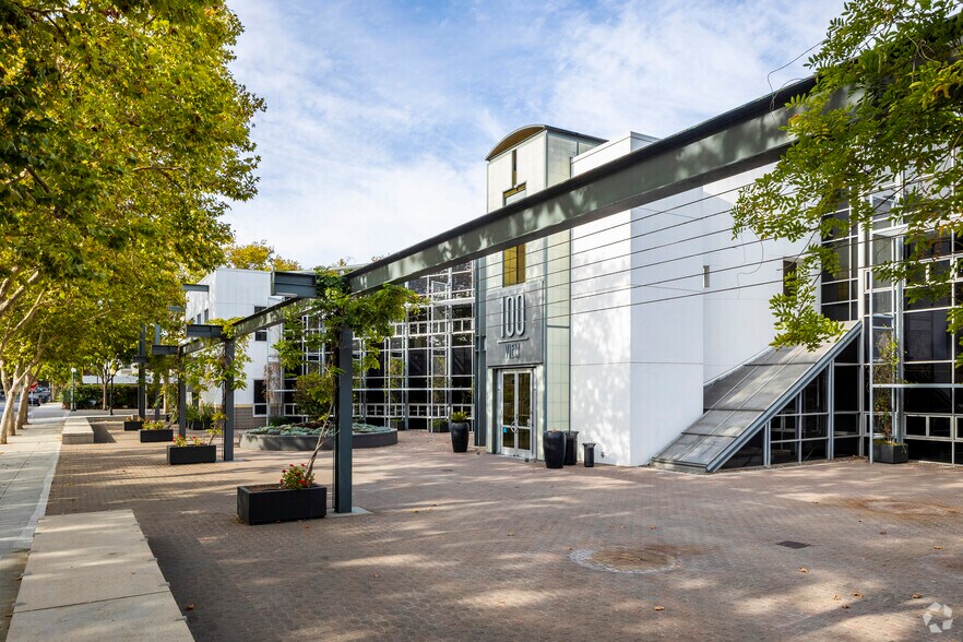 100 View St, Mountain View, CA à louer - Photo du bâtiment - Image 2 de 8