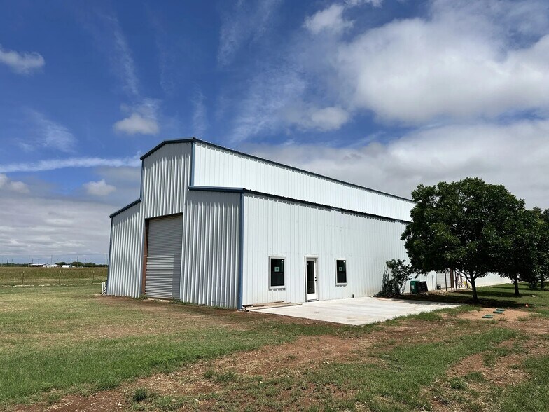 182 Cr-335, Abilene, TX à louer - Photo du bâtiment - Image 3 de 12