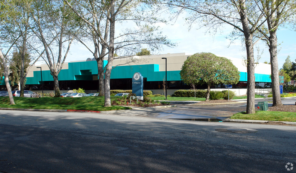 200 Saginaw Dr, Redwood City, CA for lease - Building Photo - Image 1 of 6