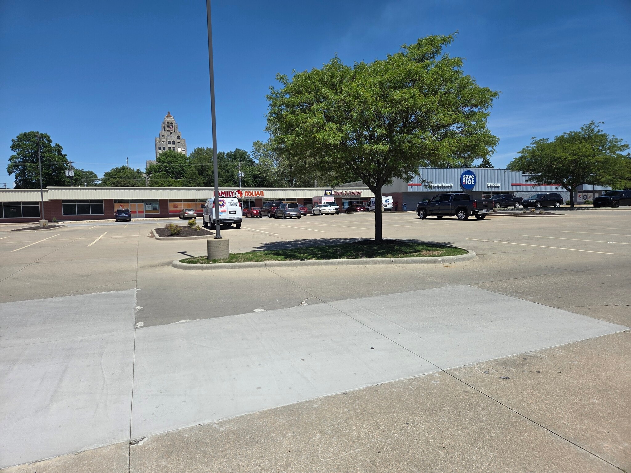 2200 E William St, Decatur, IL for lease Primary Photo- Image 1 of 9