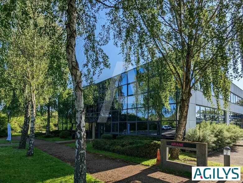 Flex dans Saclay à louer - Photo du bâtiment - Image 2 de 12