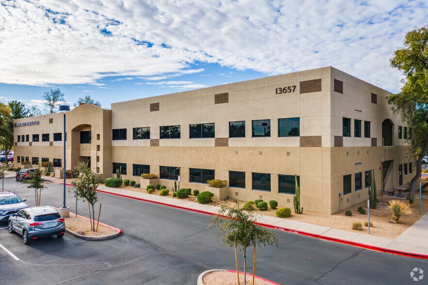 13657 W McDowell Rd, Goodyear, AZ à louer - Photo du bâtiment - Image 1 de 4