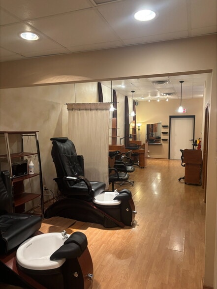 2675-2751 S Calhoun Rd, New Berlin, WI à vendre - Photo du bâtiment - Image 2 de 8