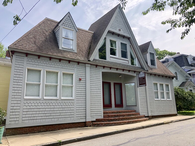 15 Old Beach Rd, Newport, RI for sale - Primary Photo - Image 1 of 7