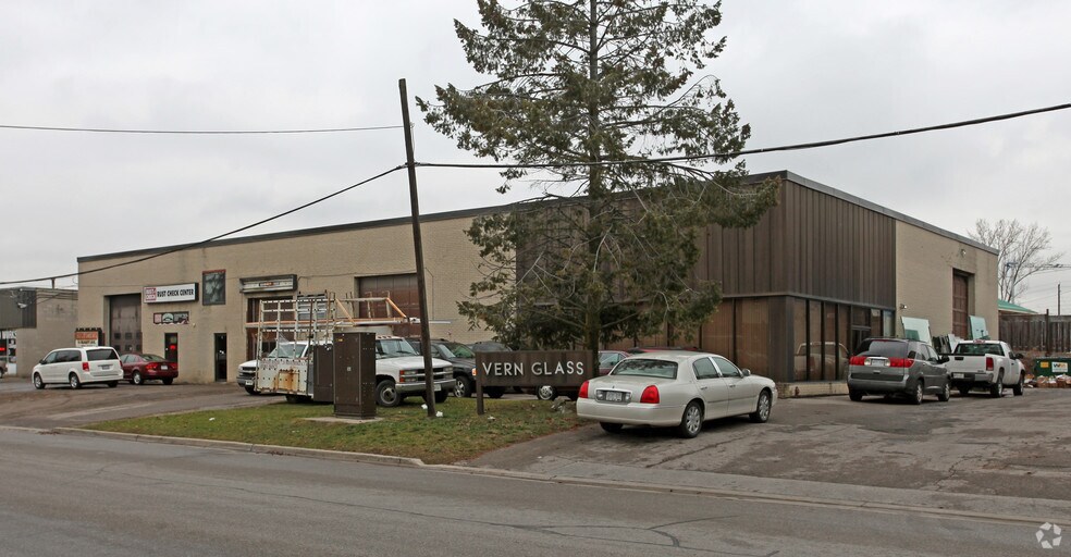 10 Russett Ave, Oshawa, ON à vendre - Photo du bâtiment - Image 2 de 3