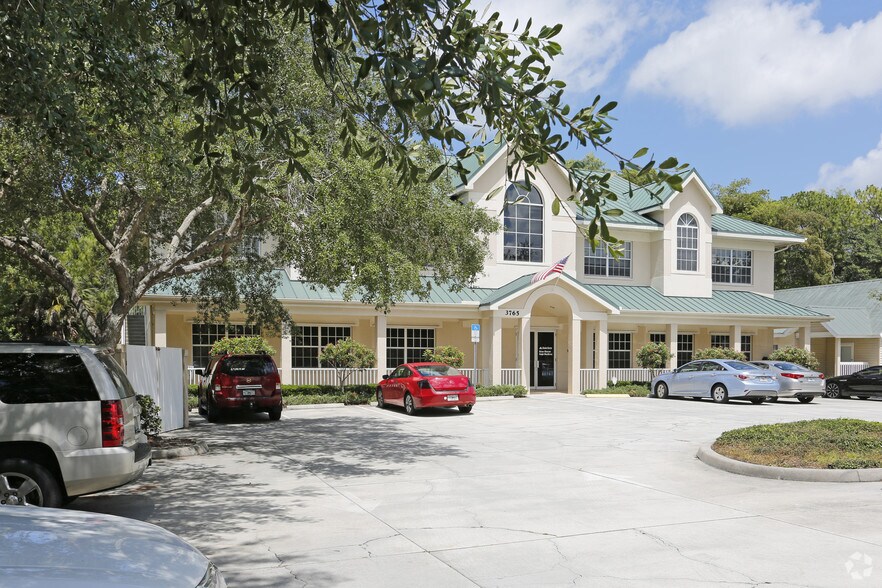 3765-3771 Airport Pulling Rd N, Naples, FL à louer - Photo du bâtiment - Image 3 de 10