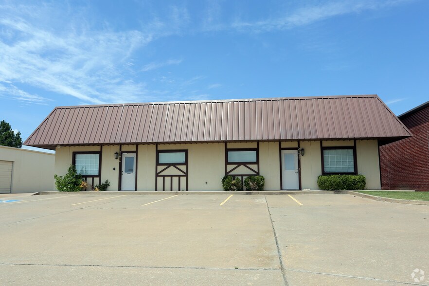 2104 N Yellowood Ave, Broken Arrow, OK à louer - Photo du bâtiment - Image 2 de 3