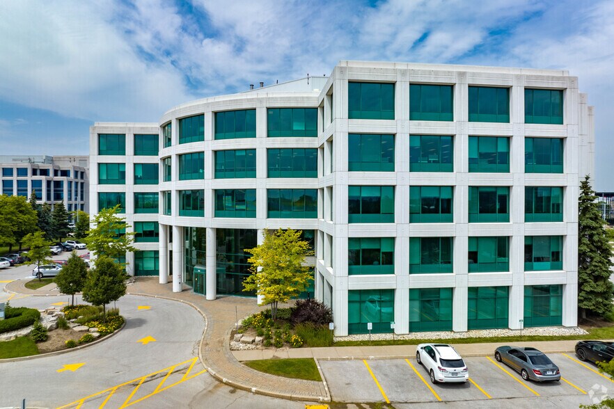 5255 Orbitor Dr, Mississauga, ON à louer - Photo du bâtiment - Image 2 de 5