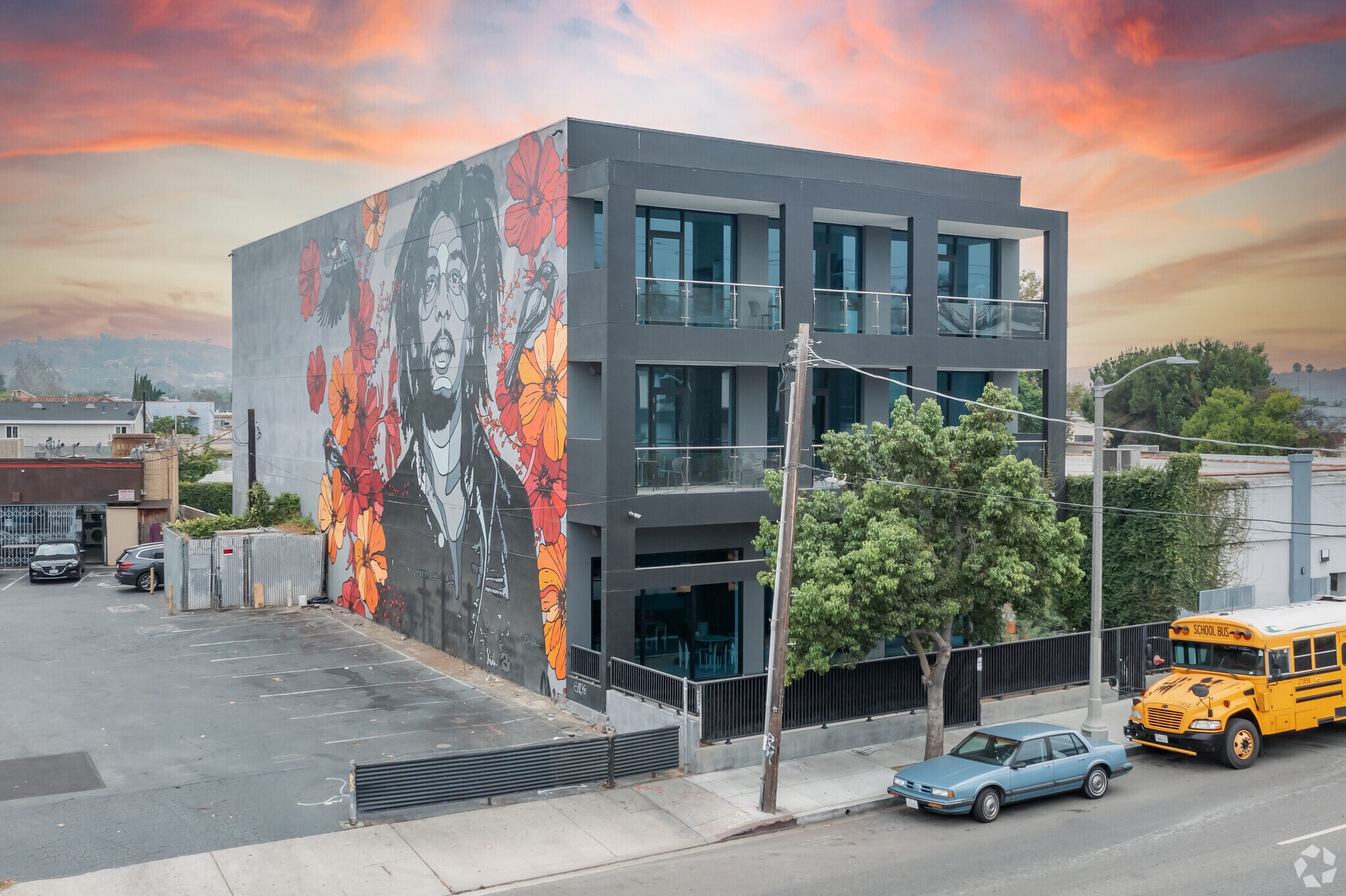 5242 W Adams Blvd, Los Angeles, CA à louer Photo du bâtiment- Image 1 de 5
