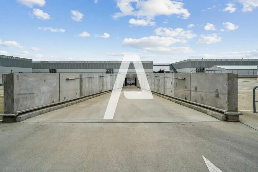 Flex in Vitry-sur-Seine for lease - Building Photo - Image 1 of 5