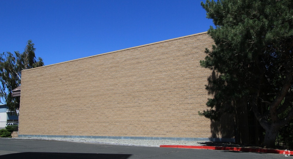 1350 Stardust St, Reno, NV for lease - Building Photo - Image 3 of 20