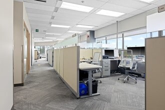 20 Colonnade Rd, Ottawa, ON à vendre Photo intérieure- Image 2 de 5