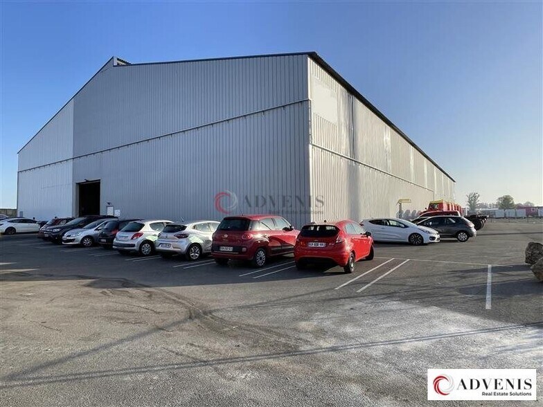 Industrial in Bassens for lease - Building Photo - Image 1 of 8