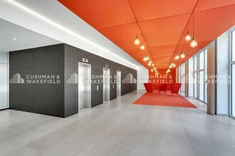 4 Rue Maurice Moissonnier, Vaulx-en-Velin for lease Interior Photo- Image 1 of 11