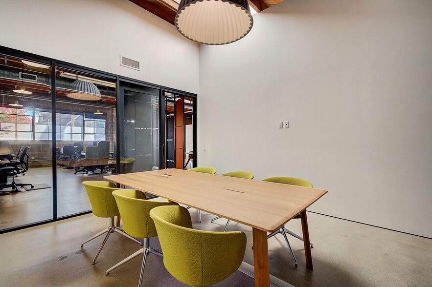 219-221 Rose Ave, Venice, CA for lease - Building Photo - Image 2 of 5