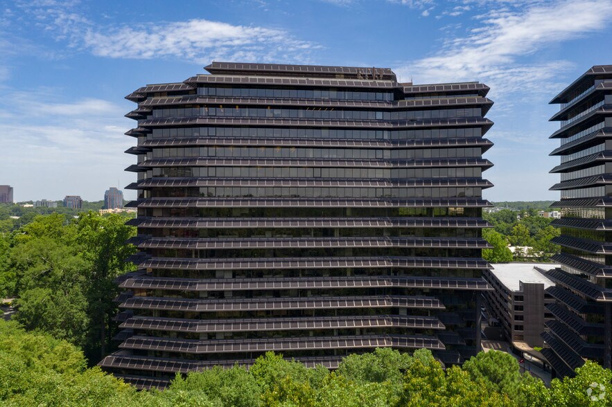 1 Ravinia Dr, Atlanta, GA à louer - Photo du bâtiment - Image 2 de 16