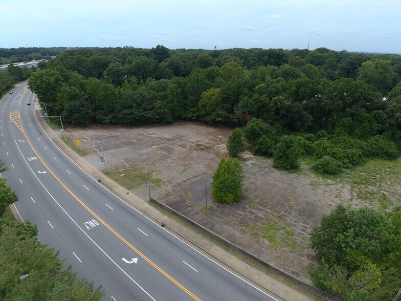 ``` Main Street, Atlanta, GA à vendre - Photo du bâtiment - Image 2 de 2