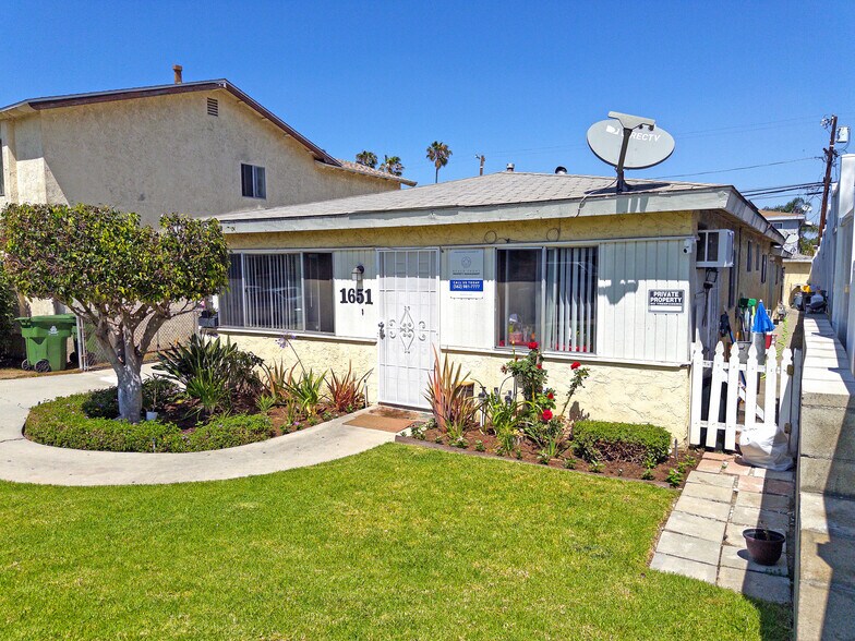 1651 251st St, Harbor City, CA à vendre - Photo du bâtiment - Image 3 de 5