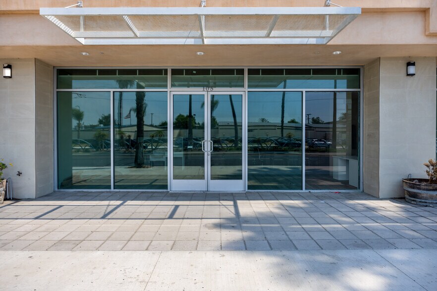 1598 Long Beach Blvd, Long Beach, CA à vendre - Photo du bâtiment - Image 2 de 78