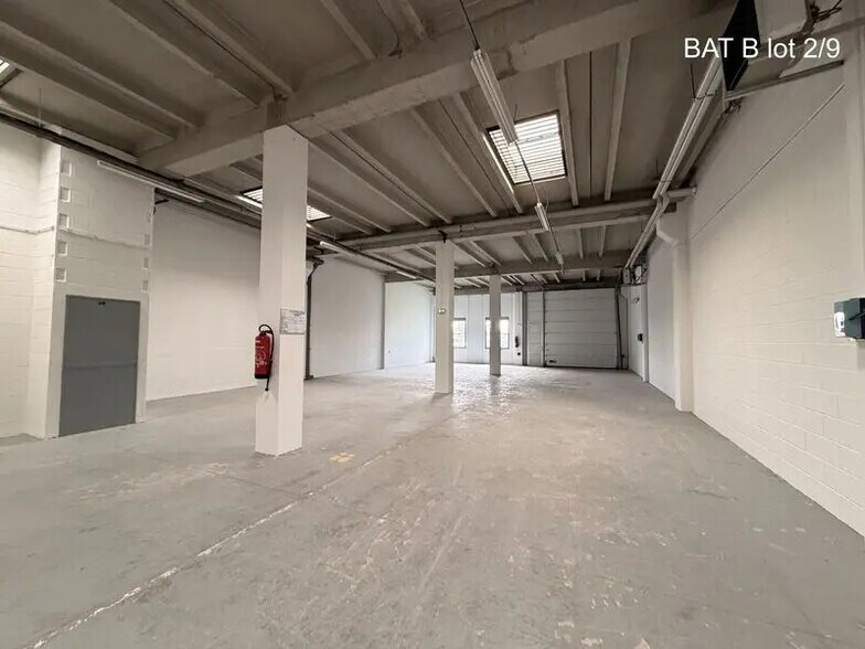 Flex in Saint-Quentin-Fallavier for sale - Interior Photo - Image 3 of 26