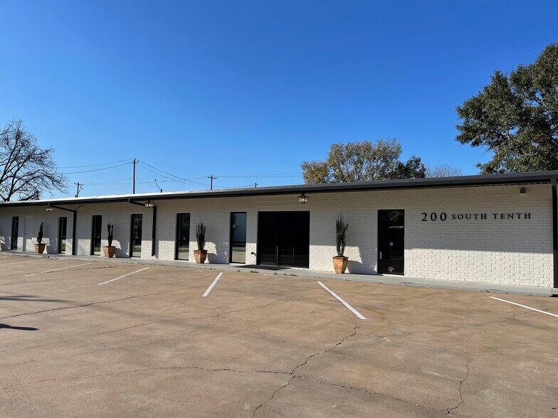200 S 10th St, Richmond, TX à louer - Photo du bâtiment - Image 2 de 16