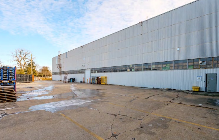 310 Ellis St E, Windsor, ON à vendre - Photo du bâtiment - Image 3 de 6