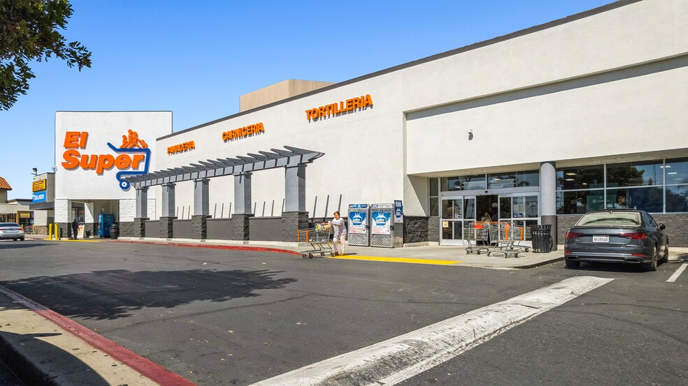 2445 S Bristol St, Santa Ana, CA for sale - Building Photo - Image 2 of 3