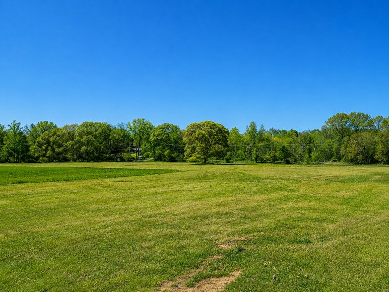 1205 Yellowstone Rd, Valparaiso, IN for sale - Building Photo - Image 2 of 12