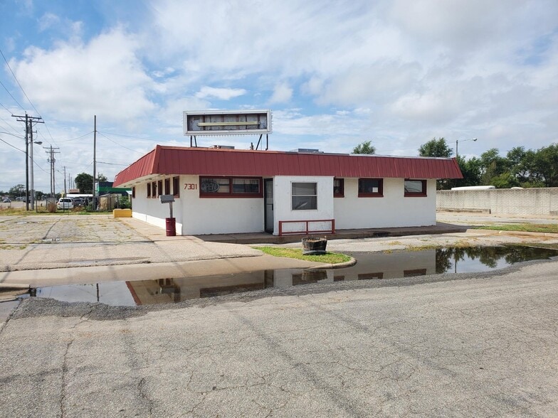 7301 S Broadway St, Haysville, KS for sale - Primary Photo - Image 1 of 5