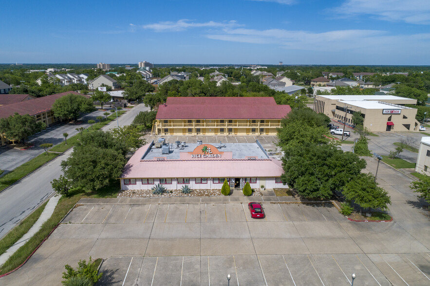 102 Live Oak Dr, College Station, TX à louer - Photo du b timent - Image 1 de 4