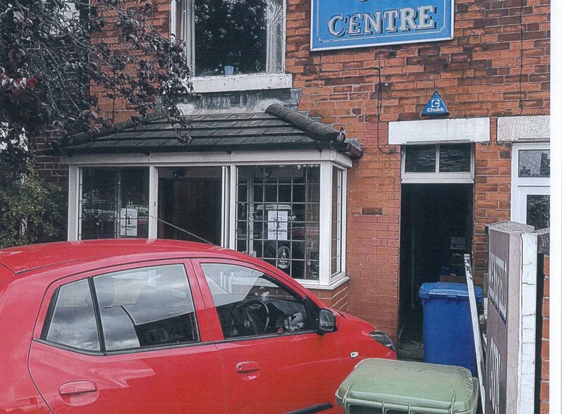 10 Chesterfield Rd N, Mansfield à vendre - Photo principale - Image 1 de 1