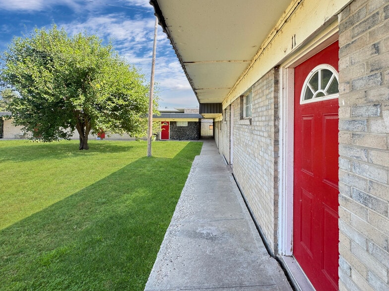 2618 10th Ave, Canyon, TX à vendre - Photo du bâtiment - Image 2 de 9