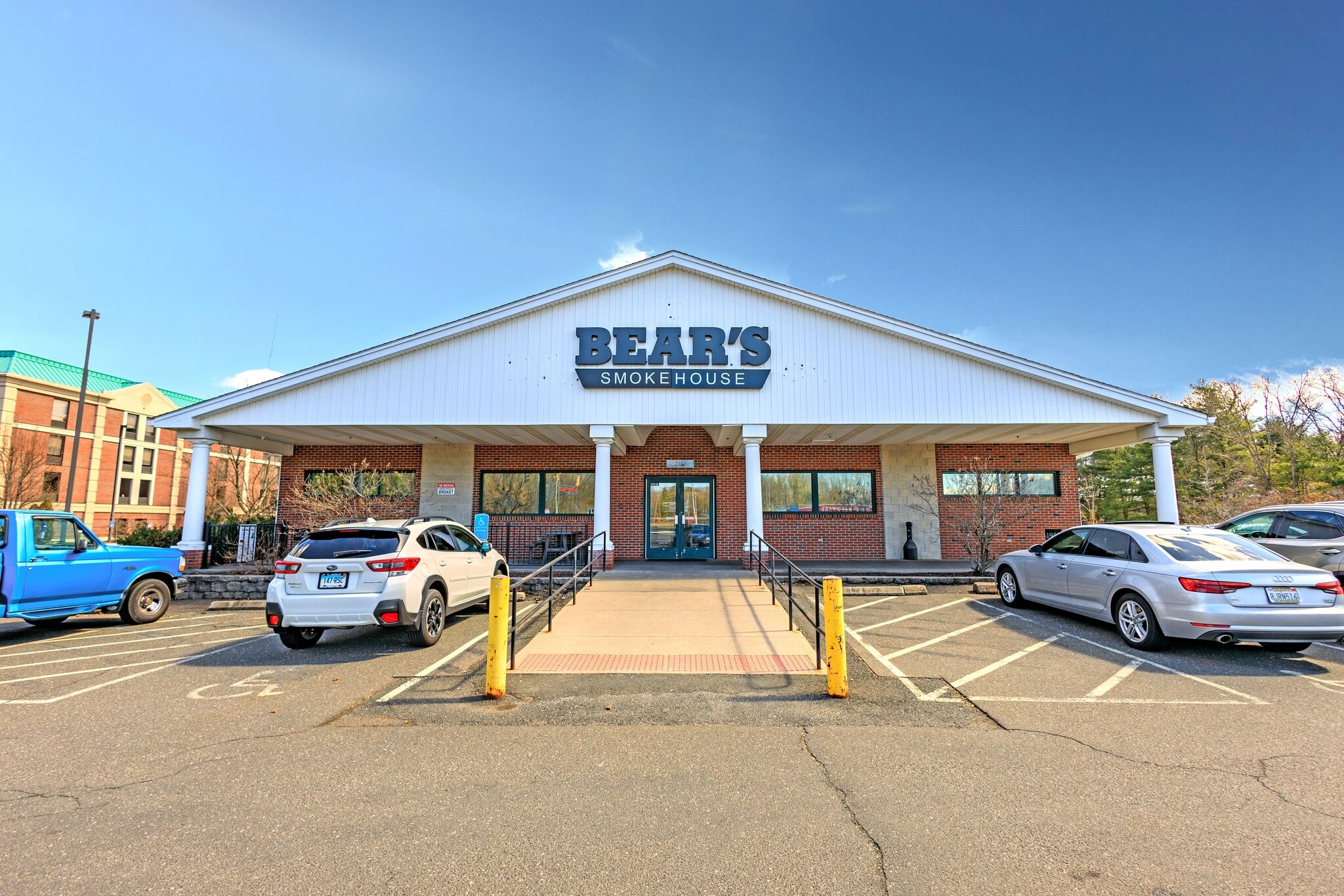 2152 Poquonock Ave, Windsor, CT à vendre Photo principale- Image 1 de 6