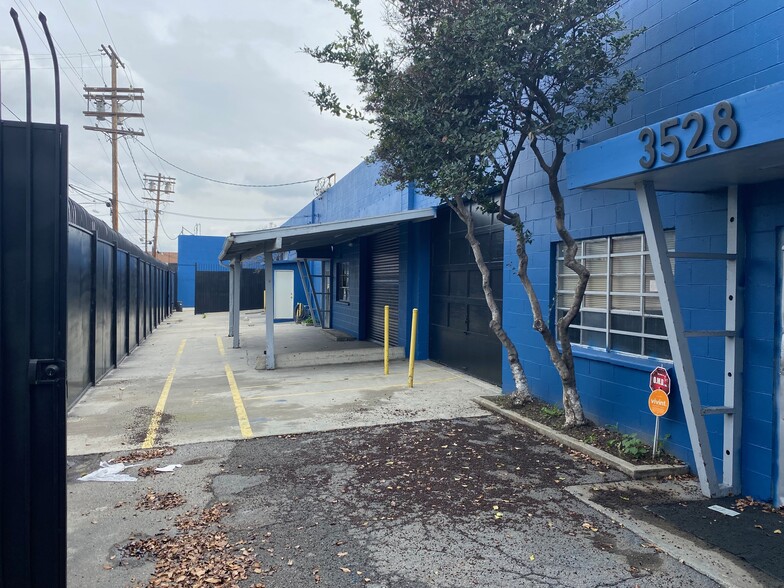 3520-3540 Emery St, Los Angeles, CA for lease - Building Photo - Image 2 of 7